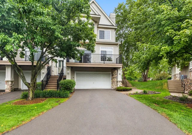 Photo 3 of Single family home for sale at 2177 Eagle Tr Ln, Saint Paul, MN 55129 | MLS# 7049142 | Listing updated on 2026-08-31