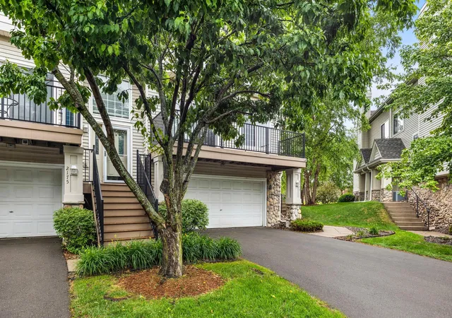 Photo 4 of Single family home for sale at 2177 Eagle Tr Ln, Saint Paul, MN 55129 | MLS# 7049142 | Listing updated on 2026-08-31