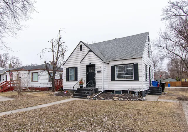Photo 2 of Single family home for sale at 1525 10th Street N, Fargo, ND 58102 | MLS# 7049310 | Listing updated on 2026-09-12
