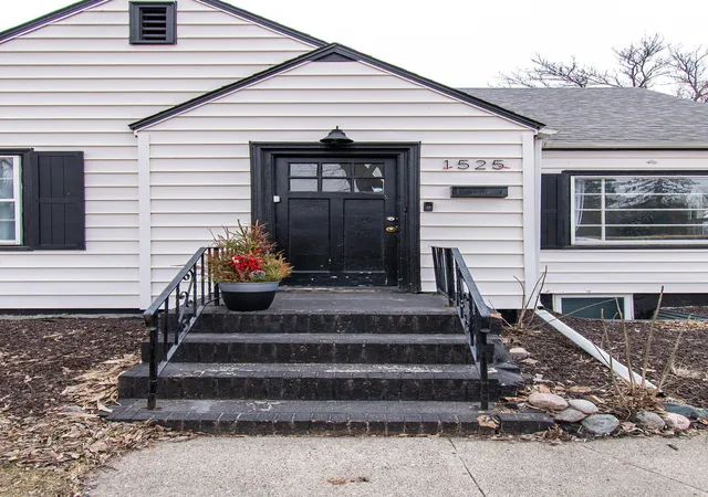 Photo 2 of Single family home for sale at 1525 10th Street N, Fargo, ND 58102 | MLS# 7049310 | Listing updated on 2026-09-12