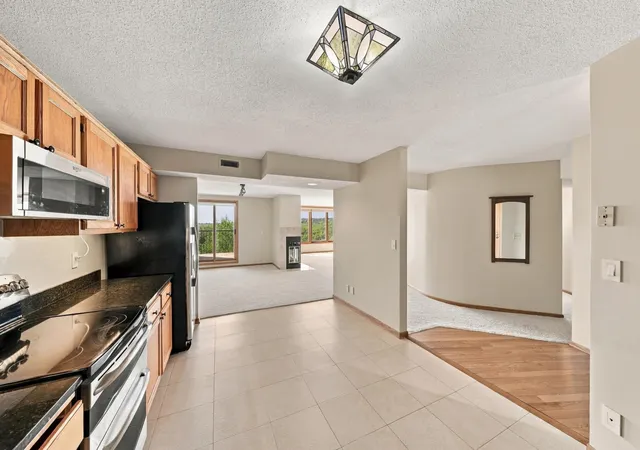 Listing Photo 4 - Condo for sale in building located at 1021 Sibley Memorial Hwy, Lilydale, MN 55118 - Unit #404