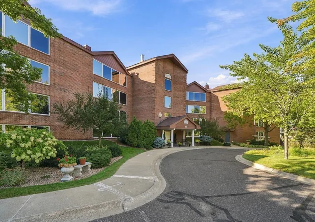 Listing Photo 2 - Condo for sale in building located at 1021 Sibley Memorial Hwy, Lilydale, MN 55118 - Unit #404