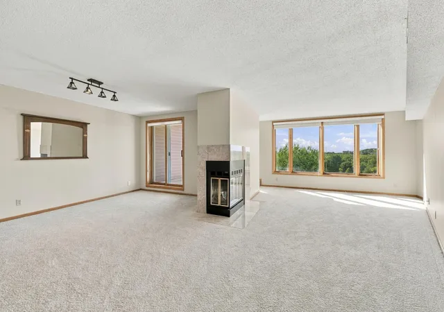 Listing Photo 5 - Condo for sale in building located at 1021 Sibley Memorial Hwy, Lilydale, MN 55118 - Unit #404