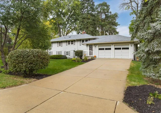 4th image of 36 Western Ter, Golden Valley, MN 55426 | MLS# 7049681