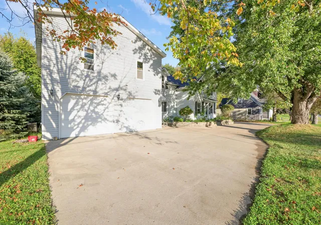 Photo 3 of Single family home for sale at 412 Prairie Ave, Faribault, MN 55021 | MLS# 7049708 | Listing updated on 2026-06-30