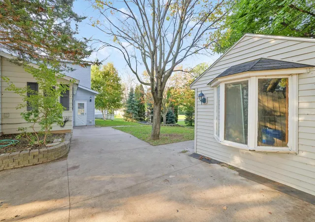 Photo 3 of Single family home for sale at 412 Prairie Ave, Faribault, MN 55021 | MLS# 7049708 | Listing updated on 2026-06-30