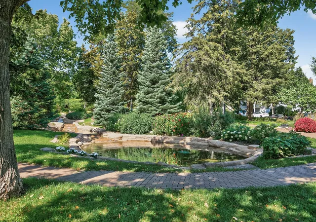 2nd image of 821 Douglas Ave, Minneapolis, MN 55403