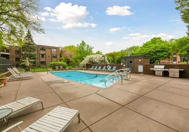 Homes for sale in Hopkins, MN | 3412 Oak Ridge Rd #211, Hopkins, MN 55305 | MLS# 7049917