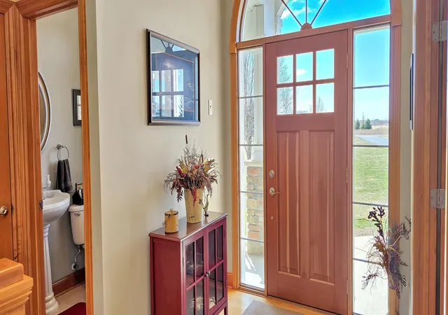 Photo 3 of Single family home for sale at 33405 Oak Ridge Ave, Redwood Falls, MN 56283 | MLS# 7050041 | Listing updated on 2026-07-30