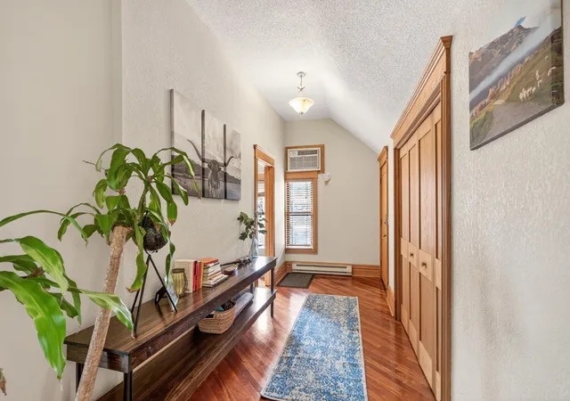 Listing Photo 4 - Condo for sale in building located at 1936 Aldrich Ave S, Minneapolis, MN 55403 - Unit #E301