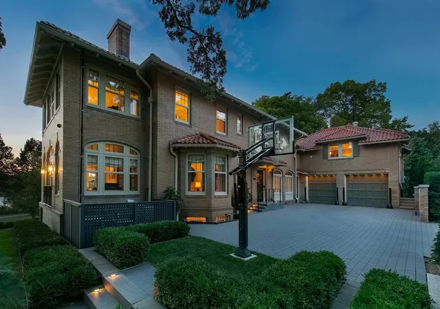35th image of 2119 E Lake Of The Isles Pkwy, Minneapolis, MN 55405 | MLS# 7050207