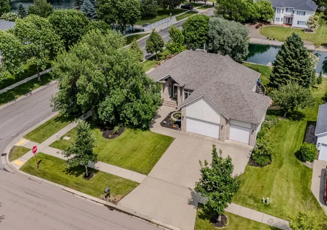 Homes for sale in Fargo, ND | 2804 32nd St S, Fargo, ND 58103 | MLS# 7050397