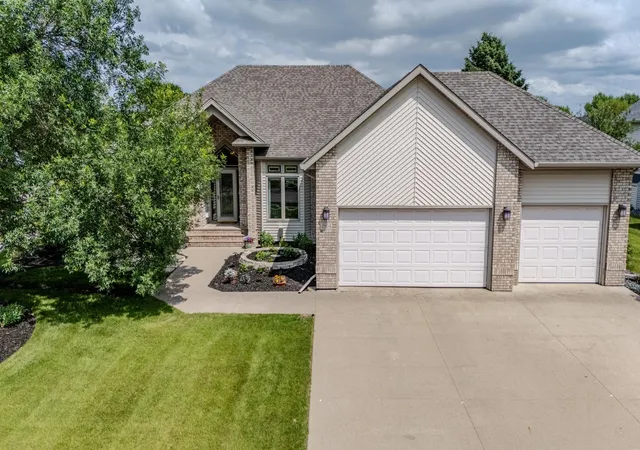 Homes for sale in Fargo, ND | 2804 32Nd St S, Fargo, ND 58103 | MLS# 7050397