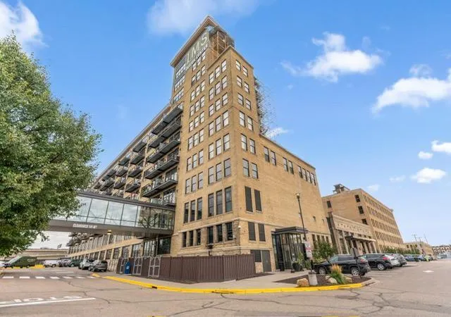 2nd image of 290 Market St, Minneapolis, MN 55405