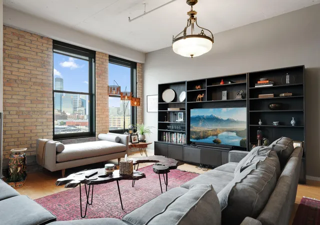 2nd image of 290 Market St #811, Minneapolis, MN 55405 | MLS# 7050453