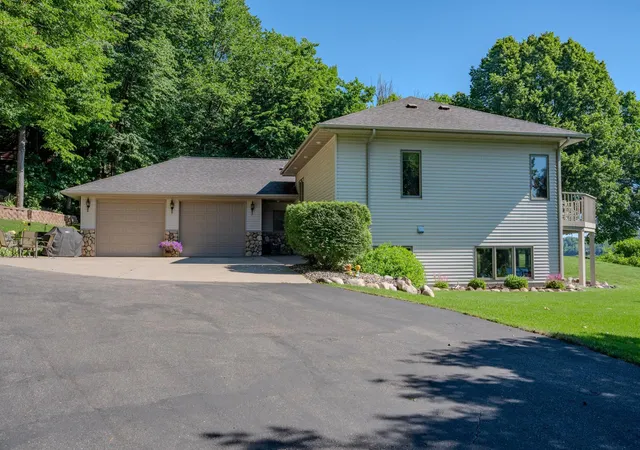 Photo 4 of Single family home for sale at 30544 Birch Acres Rd, Cushing, MN 56443 | MLS# 7050697 | Listing updated on 2026-09-29