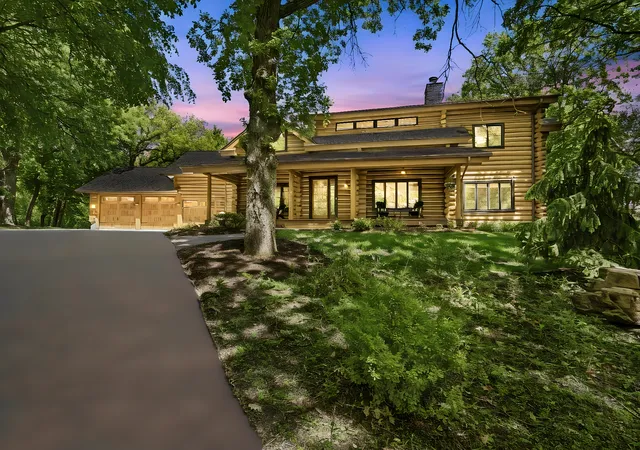 Homes for sale in Chanhassen, MN | 2050 Oakwood Rdg, Chanhassen, MN 55317 | MLS# 7050705