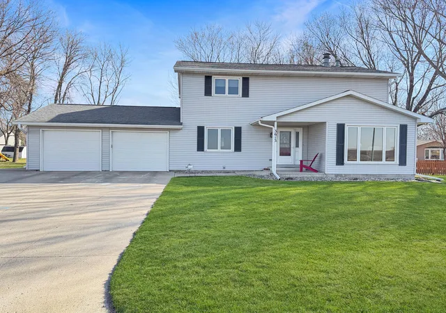 Homes for sale in Fairmont, MN | 3613 Cedar Park Rd, Fairmont, MN 56031 | MLS# 7051134