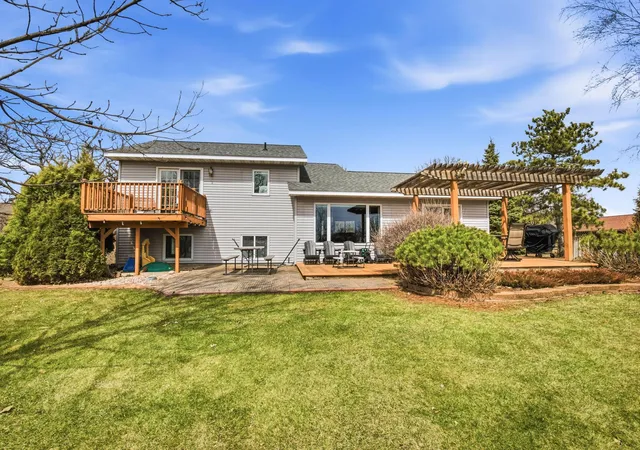 Homes for sale in New London, MN | 12323 212th Ave Ne, New London, MN 56273 | MLS# 7051241