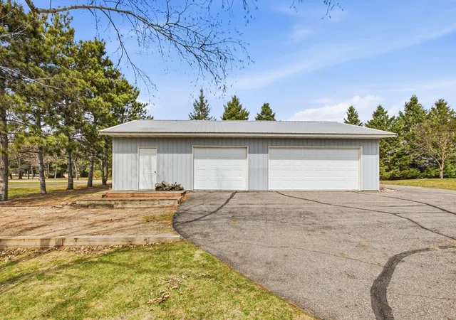 Homes for sale in New London, MN | 12323 212Th Ave Ne, New London, MN 56273 | MLS# 7051241