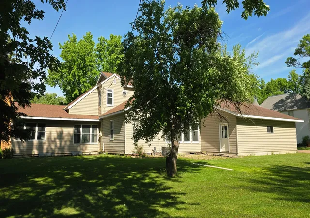 Homes for sale in Cottonwood, MN | 535 W 1st St, Cottonwood, MN 56229 | MLS# 7051361