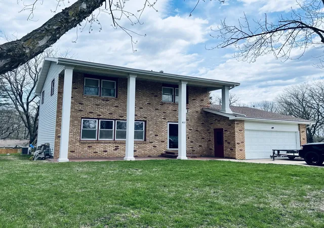 1st image of 417 Meredith Rd, Albert Lea, MN 56007 | MLS# 7051377