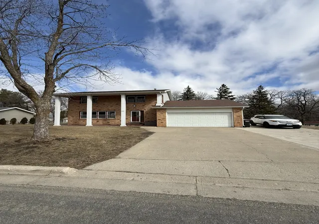 2nd image of 417 Meredith Rd, Albert Lea, MN 56007 | MLS# 7051377