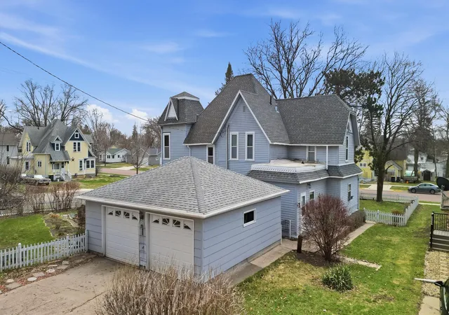 Photo 2 of Single family home for sale at 125 E 2nd Street, Blue Earth, MN 56013 | MLS# 7051481 | Listing updated on 2026-10-08