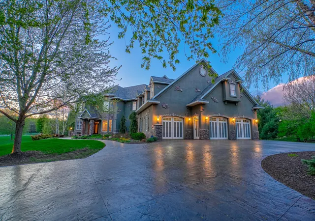 Photo 3 of Mansion for sale at 327 Lindsay Rd, Hudson, WI 54016 | MLS# 7051790 | Listing updated on 2026-09-13