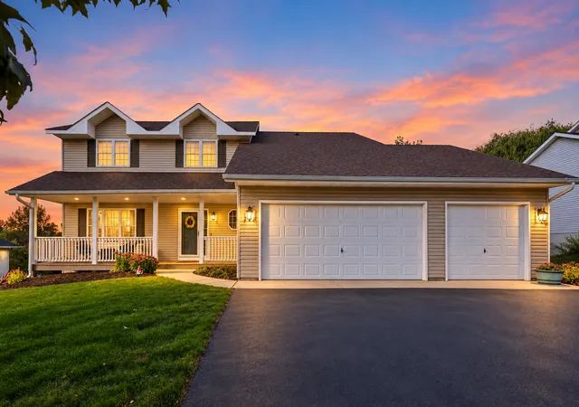 Photo 1 of Single family home for sale at 254 Jaspers Cir S, Chaska, MN 55318 | MLS# 7051809 | Listing updated on 2026-10-06