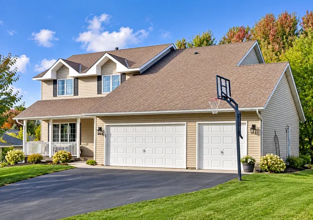 Photo 2 of Single family home for sale at 254 Jaspers Cir S, Chaska, MN 55318 | MLS# 7051809 | Listing updated on 2026-10-06