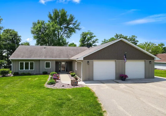 Homes for sale in Elysian, MN | 1642 Scenic Hideaway Ln Ne, Elysian, MN 56028 | MLS# 7051818