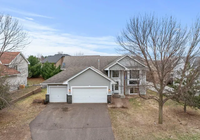 Homes for sale in Cambridge, MN | 1802 Independence St S, Cambridge, MN 55008 | MLS# 7051824