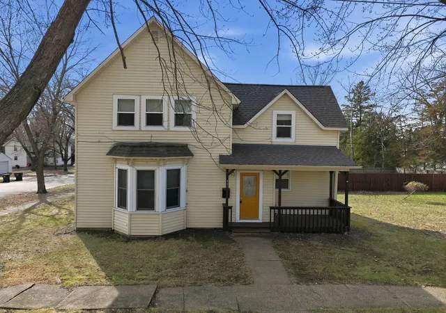 Homes for sale in Menomonie, WI | 921 11th St E, Menomonie, WI 54751 | MLS# 7051891