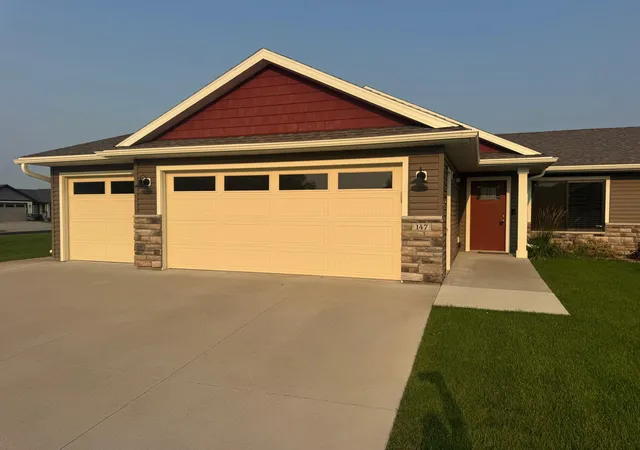 1st image of 147 Highland Cir, Zumbrota, MN 55992 | MLS# 7051983