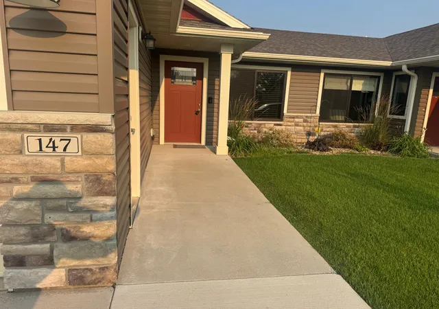 2nd image of 147 Highland Cir, Zumbrota, MN 55992 | MLS# 7051983