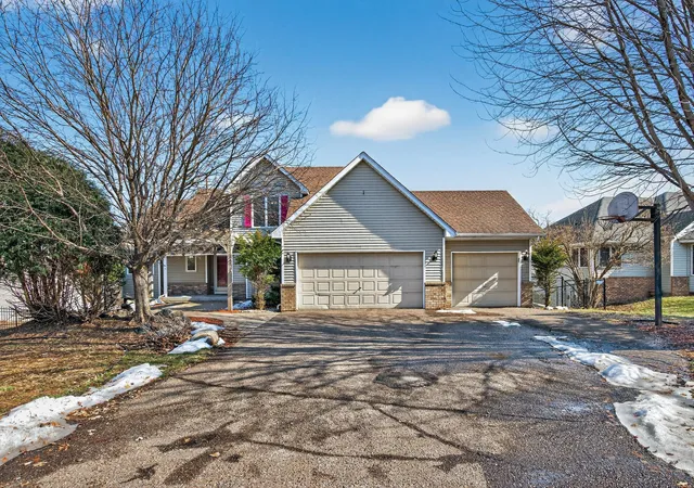 2nd image of 2970 Western Ave N, Saint Paul, MN 55113 | MLS# 7052083