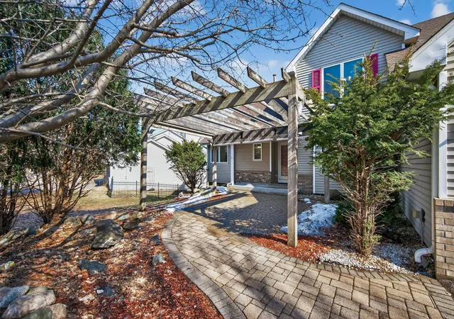 Photo 3 of Single family home for sale at 2970 Western Ave N, Saint Paul, MN 55113 | MLS# 7052083 | Listing updated on 2026-08-07