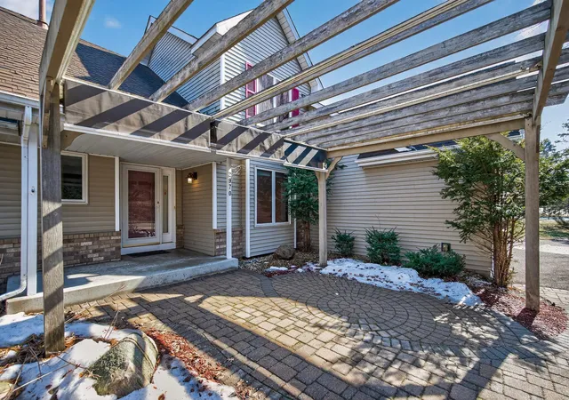 Photo 4 of Single family home for sale at 2970 Western Ave N, Saint Paul, MN 55113 | MLS# 7052083 | Listing updated on 2026-08-07