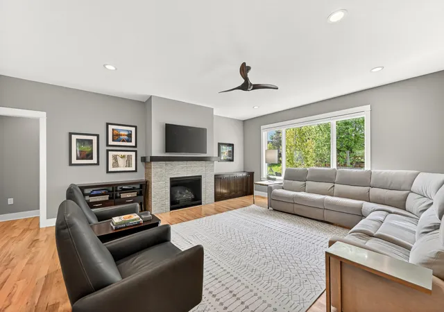 3rd image of 342 Wimbledon Hills Dr Sw, Rochester, MN 55902 | MLS# 7052272