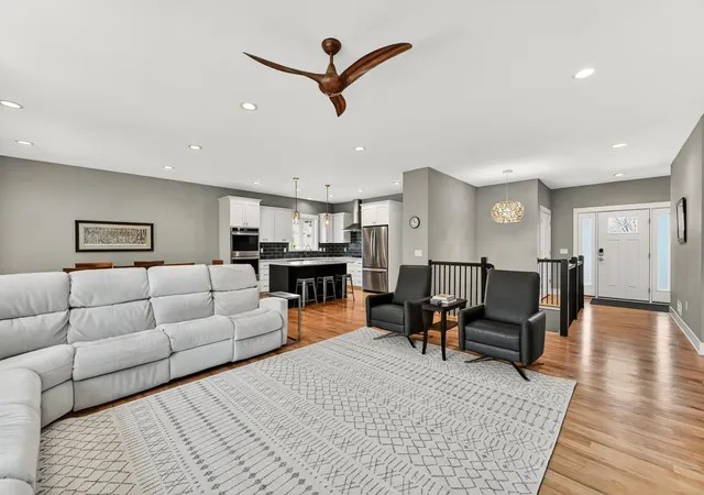 4th image of 342 Wimbledon Hills Dr Sw, Rochester, MN 55902 | MLS# 7052272