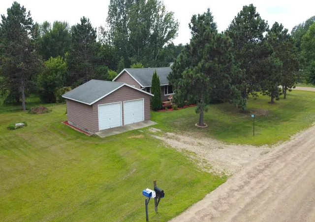 4th image of 246 Park Cir, Ottertail, MN 56571 | MLS# 7052306