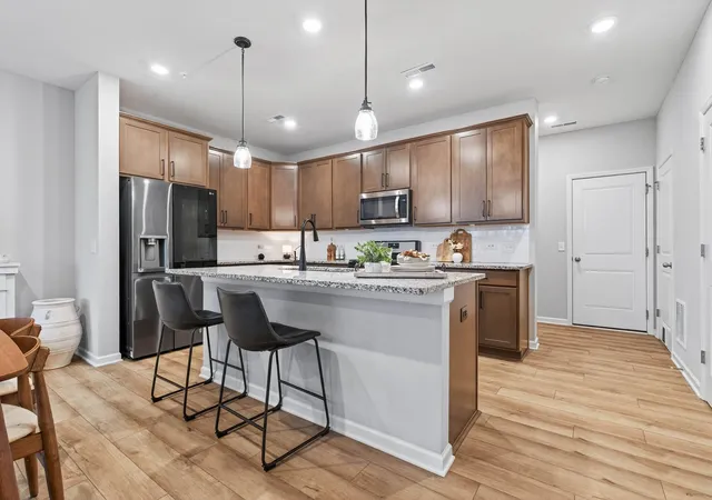 4th image of 14544 Twin Lakes Cir, Burnsville, MN 55306 | MLS# 7052381