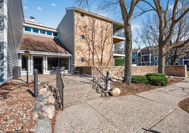 Homes for sale in Hopkins, MN | 3020 Saint Albans Mill Rd #105, Hopkins, MN 55305 | MLS# 7052466