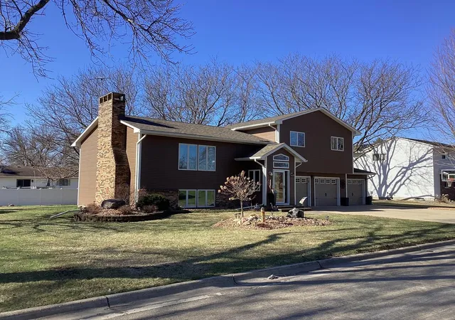 Photo 3 of Single family home for sale at 1309 Oriole Dr, Albert Lea, MN 56007 | MLS# 7052527 | Listing updated on 2026-09-25