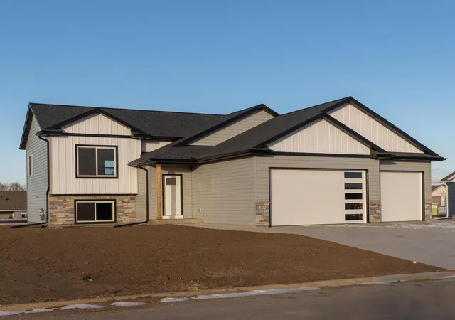 2nd image of 424 Amco Ln, Chatfield, MN 55923 | MLS# 7052595