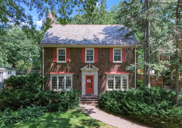 Photo 1 of Sale Pending at 1615 E River Pkwy, Minneapolis, MN 55414 | MLS# 7052631 | Listing updated on 2026-10-08