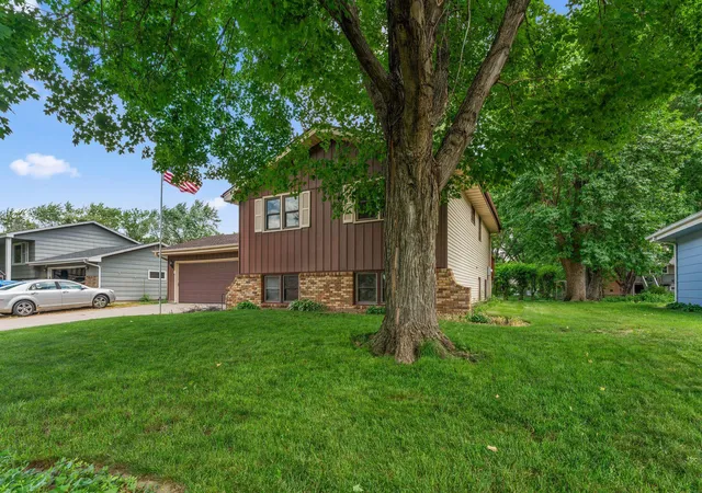 2nd image of 9346 Wellington Ln N, Maple Grove, MN 55369 | MLS# 7052738