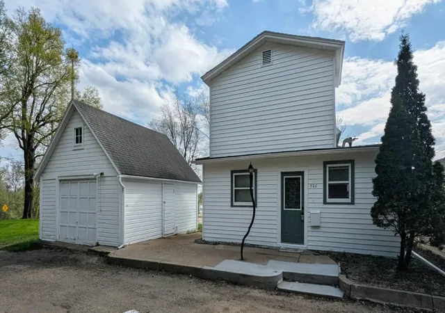 Homes for sale in Montevideo, MN | 526 State Rd, Montevideo, MN 56265 | MLS# 7052780