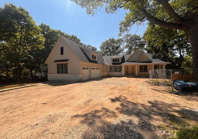 Photo 4 of Sale Pending at 207 Benton Ave, Wayzata, MN 55391 | MLS# 7052824 | Listing updated on 2026-08-10